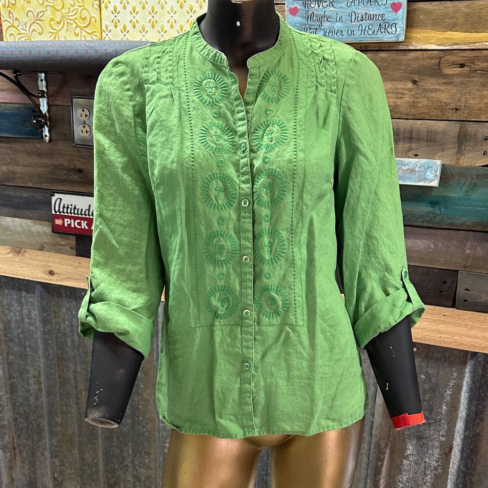Women's Green Embroidered Button-Front Blouse
